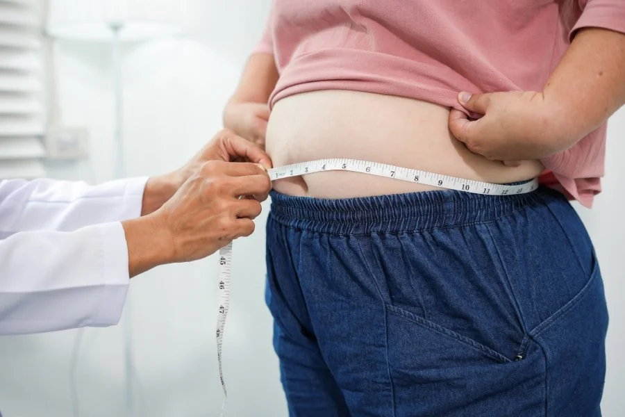  Physician discussing personalized weight loss management with a patient